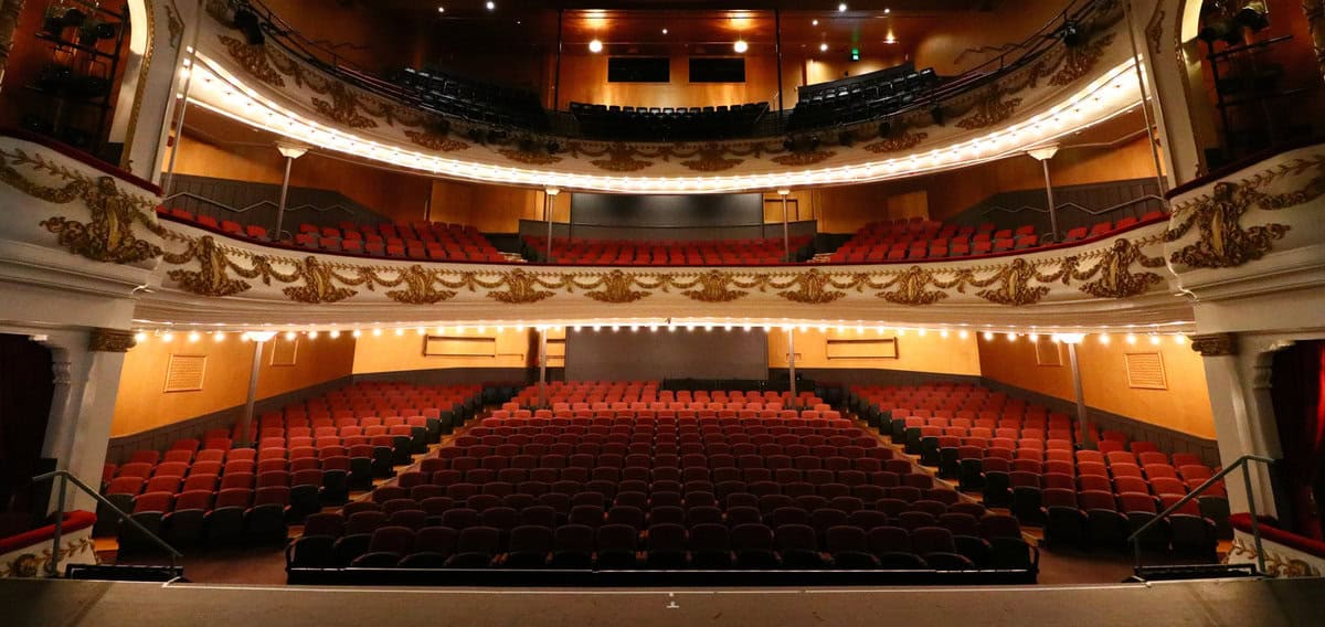 tsb-showplace-tsb-theatre-inside-1900w